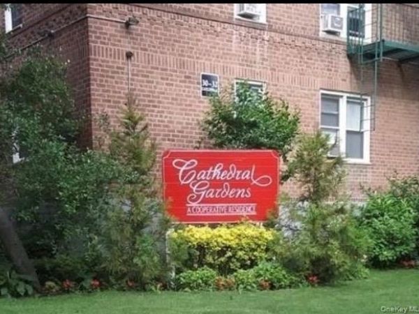 36 Cathedral Avenue, Unit 2D, Hempstead, NY 11550