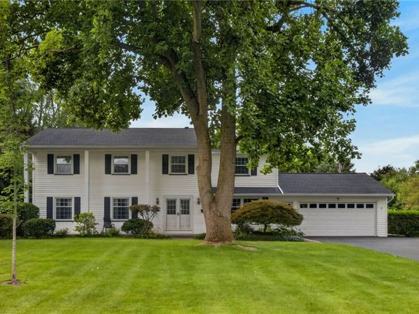 15 Willowhurst Drive, Penfield, NY 14526