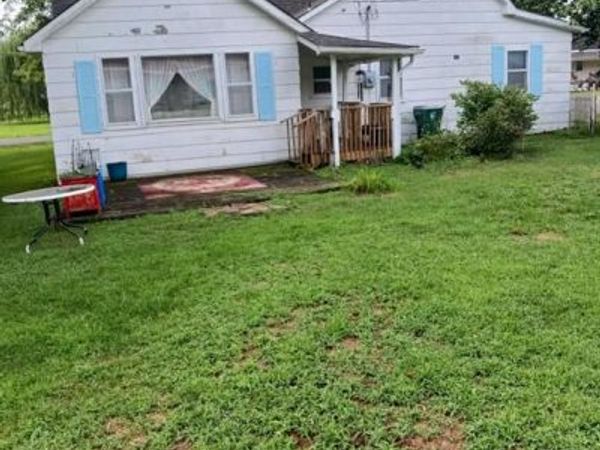 210 N Culver Street, Clarence, MO 63437