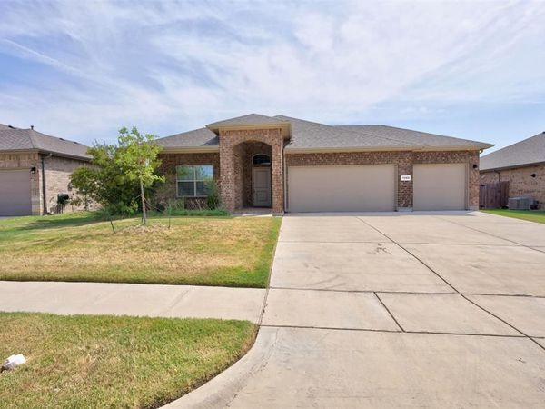 1203 Larkspur Lane, Cleburne, TX 76033