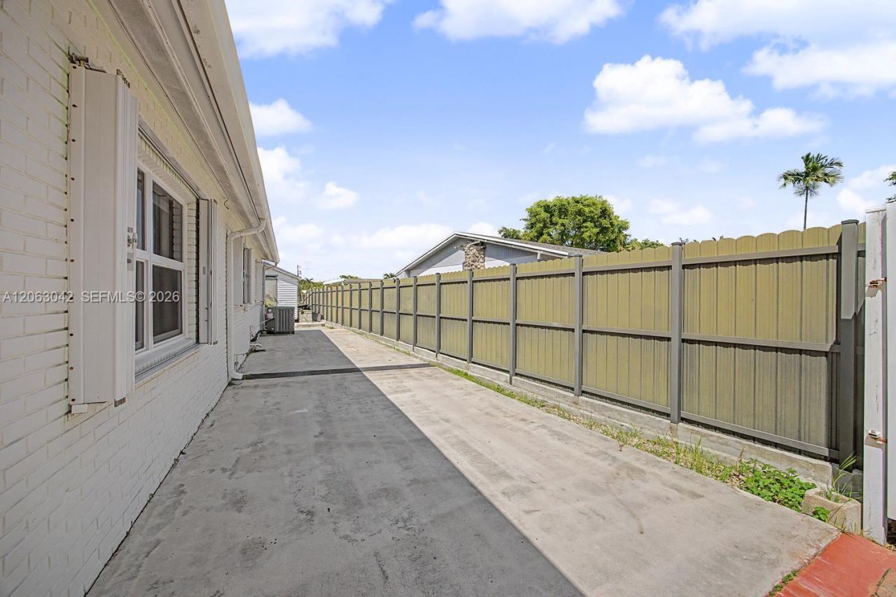9921 SW 195th St, Cutler Bay, FL 33157 Photo