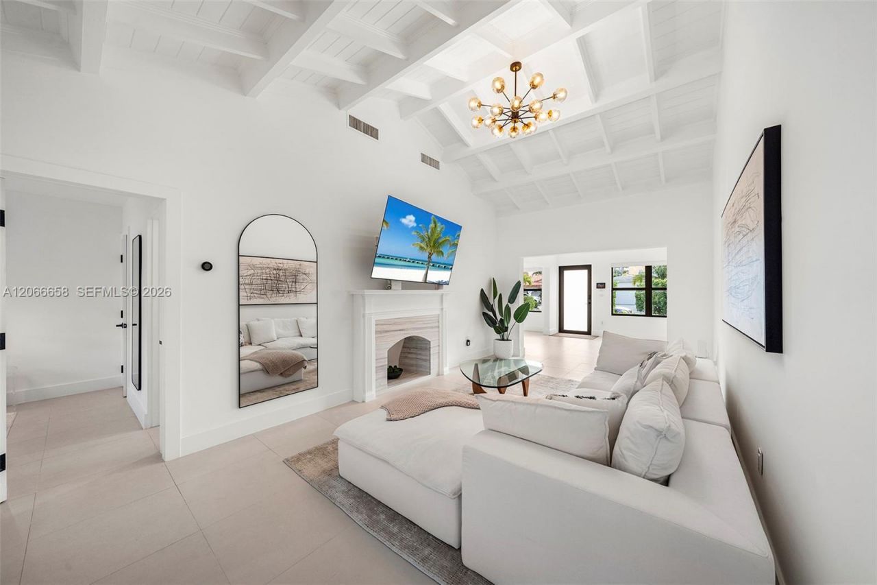8844 Abbott Ave, Surfside, FL 33154 Photo
