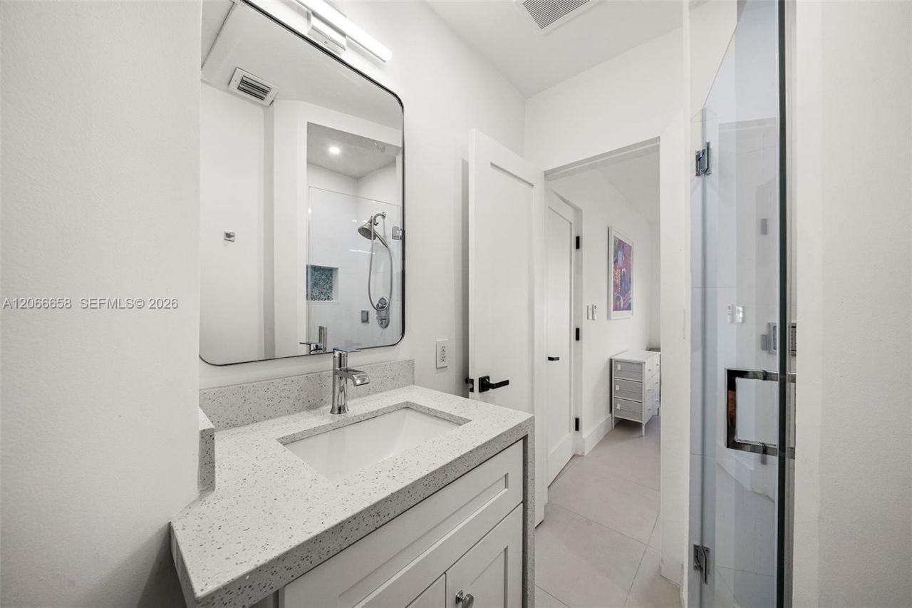 8844 Abbott Ave, Surfside, FL 33154 Photo