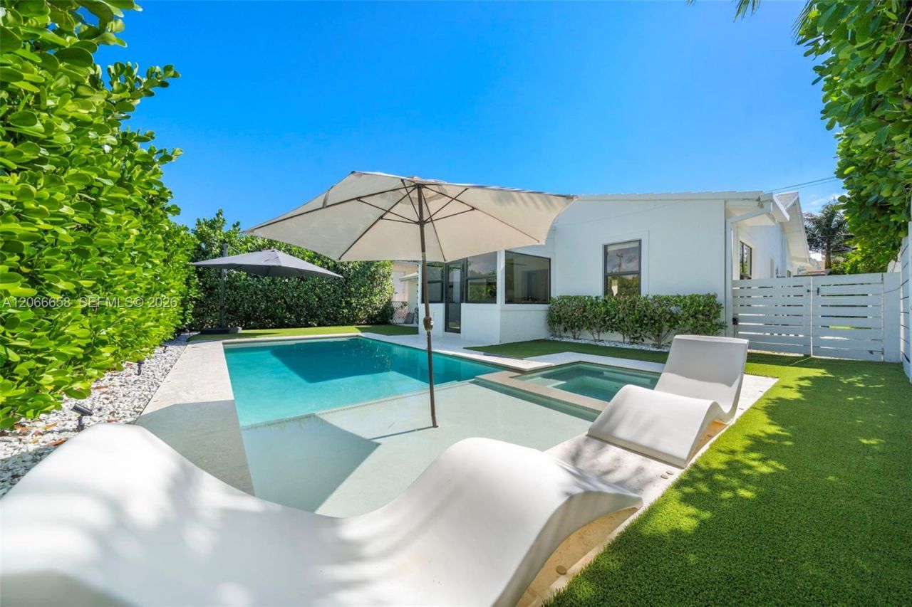 8844 Abbott Ave, Surfside, FL 33154 Photo