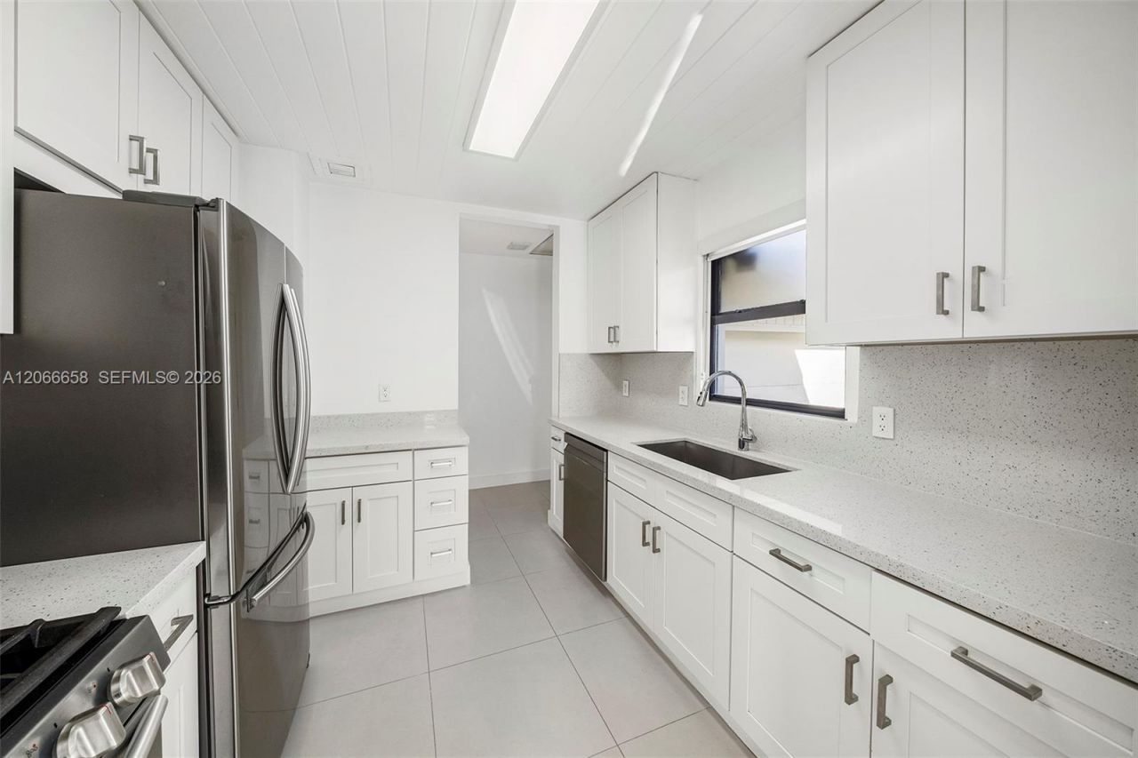 8844 Abbott Ave, Surfside, FL 33154 Photo
