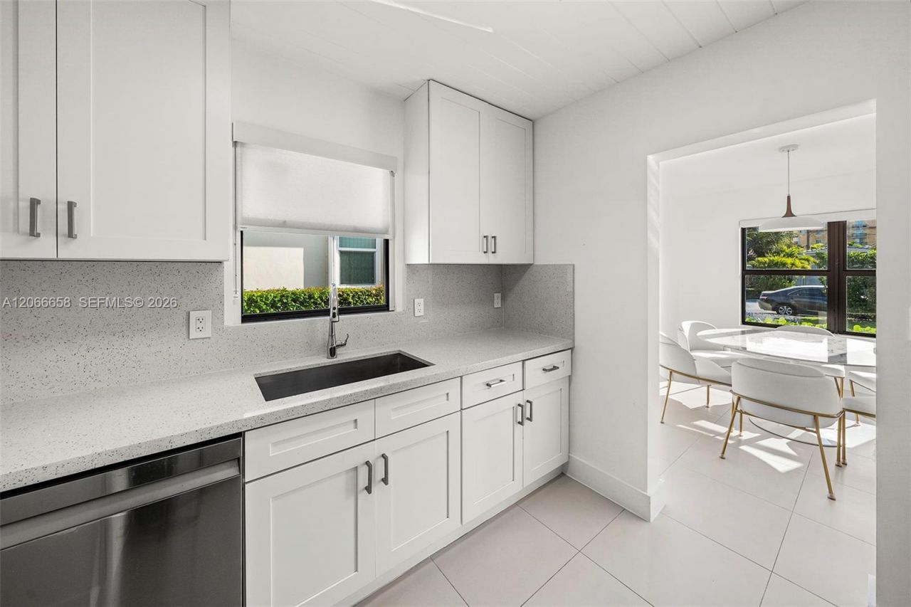 8844 Abbott Ave, Surfside, FL 33154 Photo