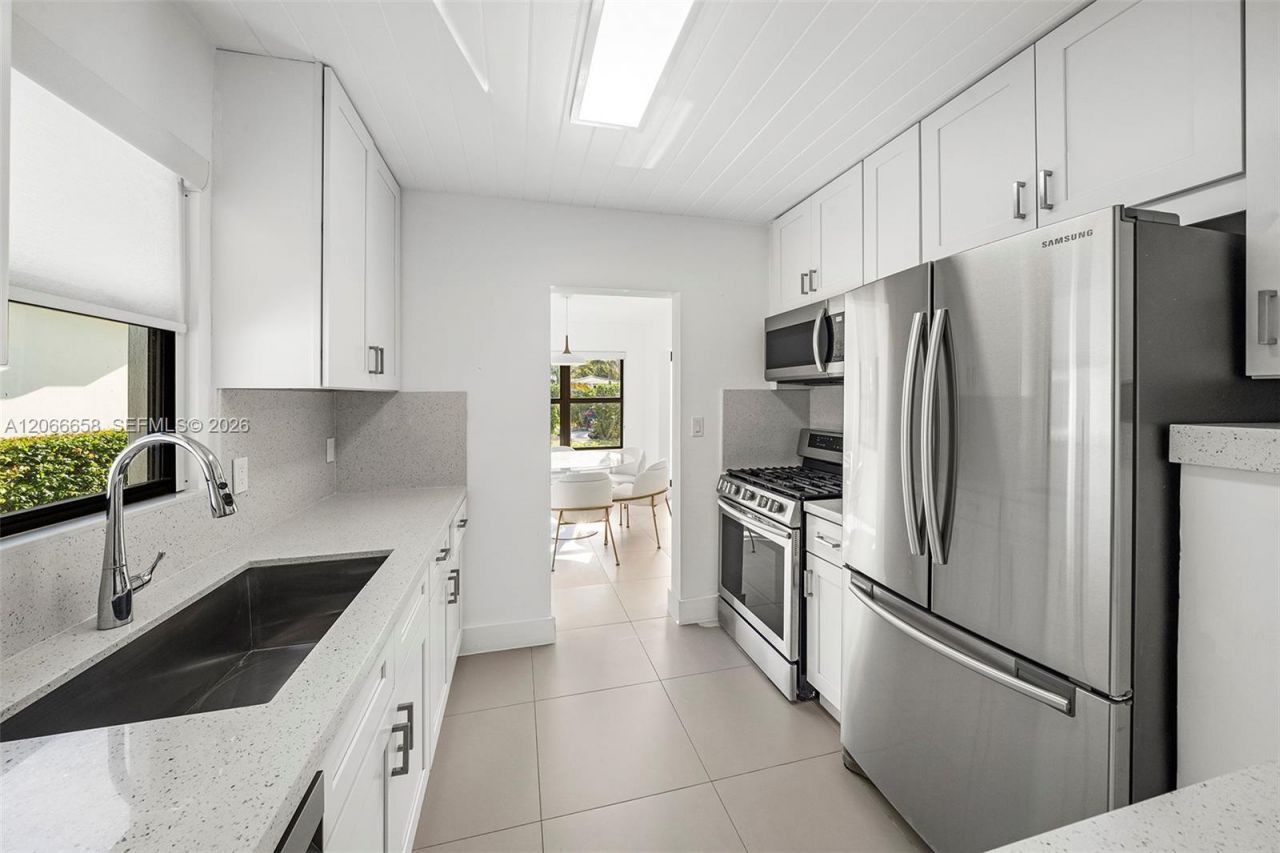 8844 Abbott Ave, Surfside, FL 33154 Photo