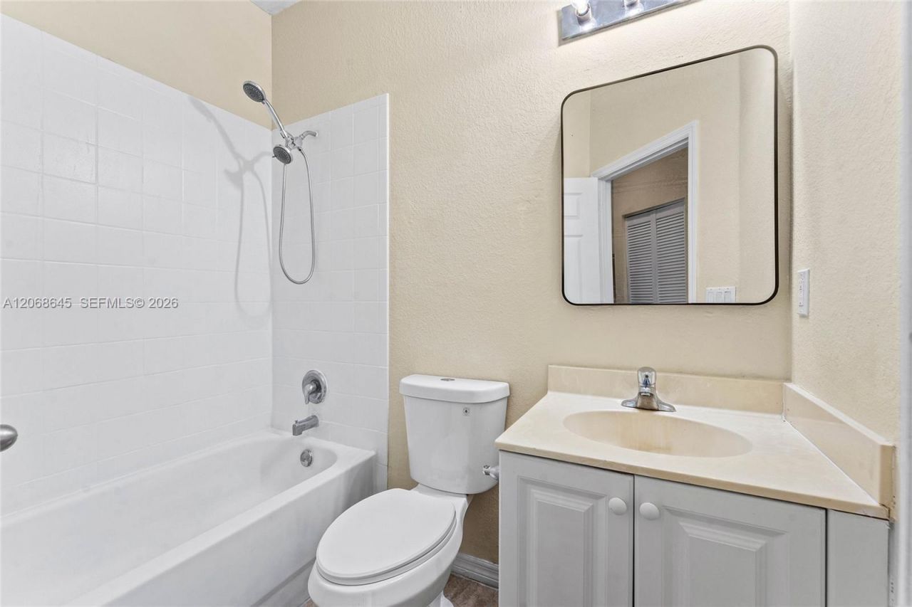 2004 Freeport Ln , Unit 4106, Riviera Beach, FL 33404 Photo
