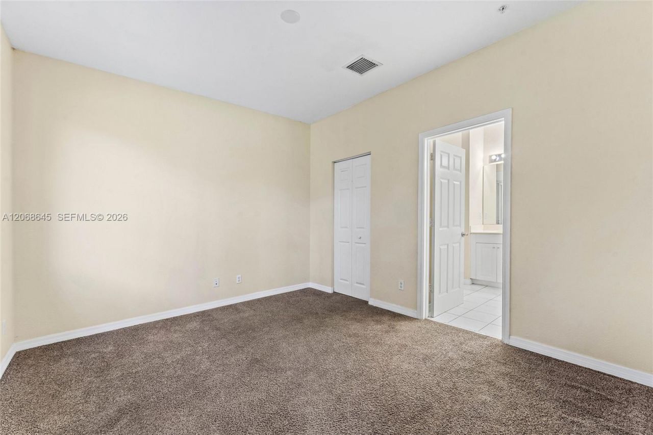 2004 Freeport Ln , Unit 4106, Riviera Beach, FL 33404 Photo