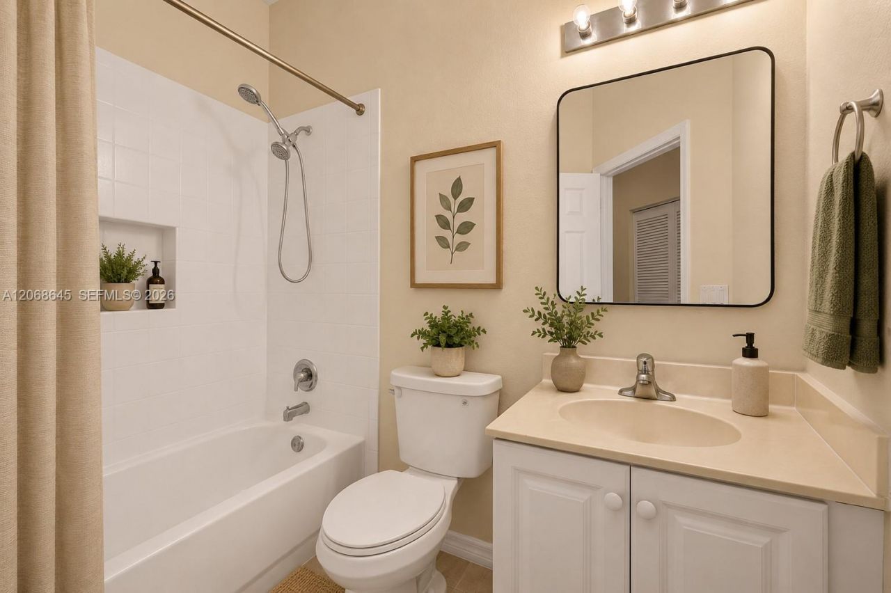 2004 Freeport Ln , Unit 4106, Riviera Beach, FL 33404 Photo