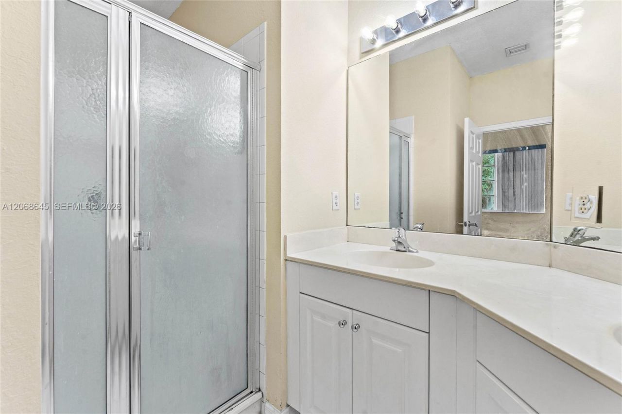 2004 Freeport Ln , Unit 4106, Riviera Beach, FL 33404 Photo