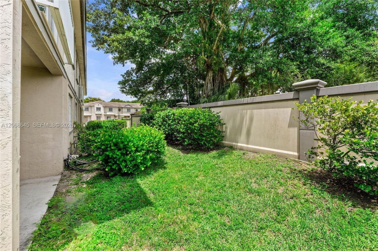 2004 Freeport Ln , Unit 4106, Riviera Beach, FL 33404 Photo