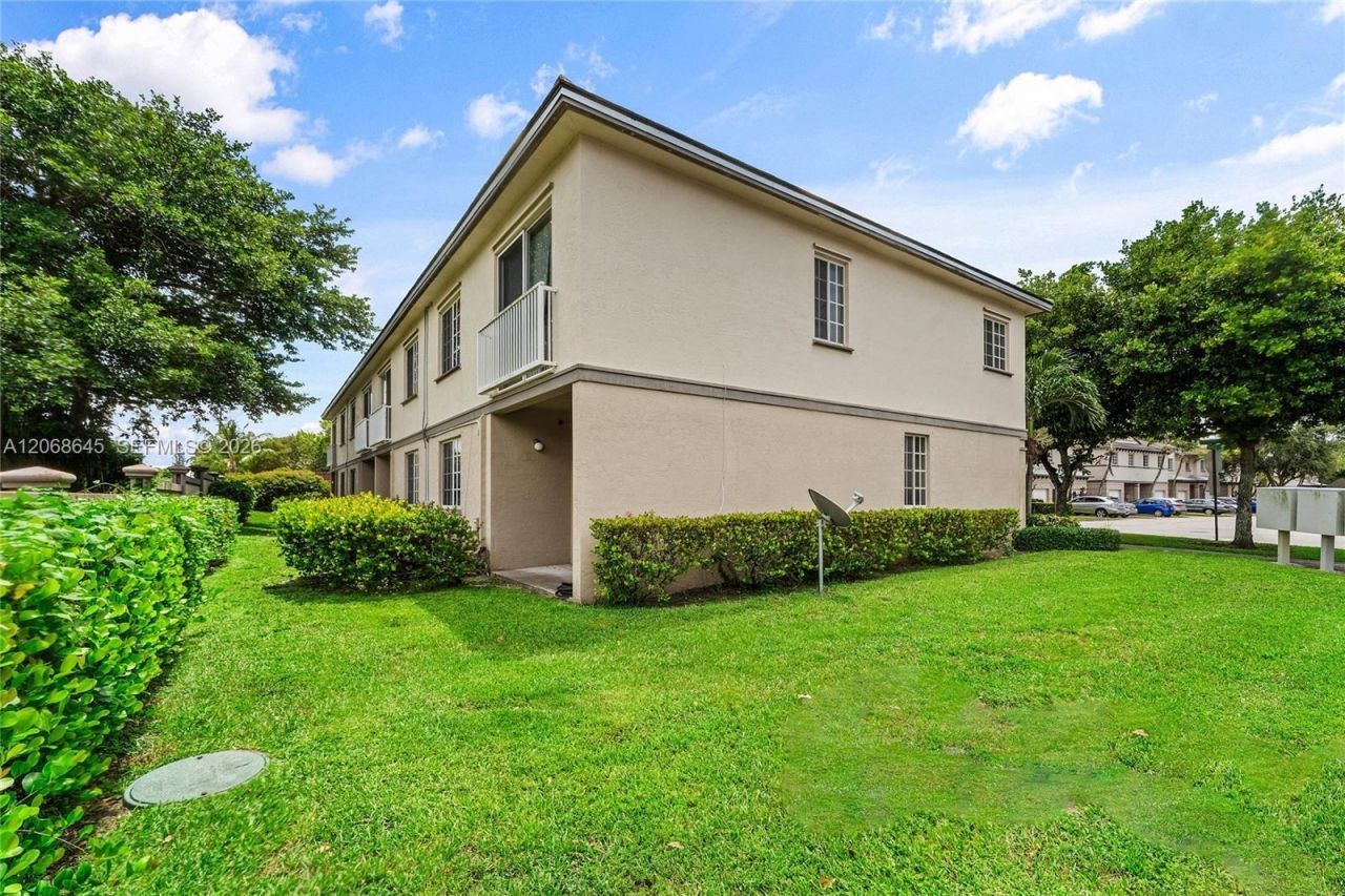 2004 Freeport Ln , Unit 4106, Riviera Beach, FL 33404 Photo
