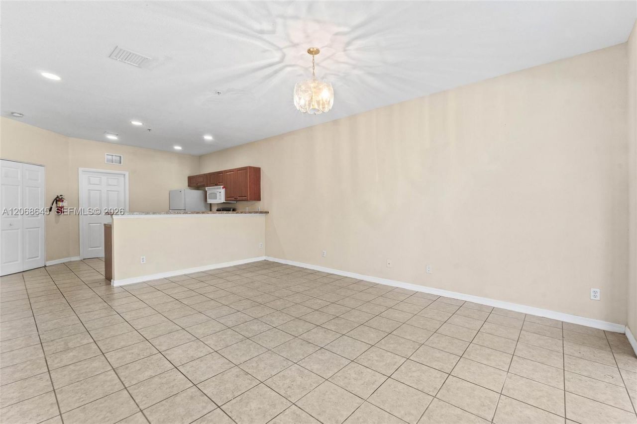 2004 Freeport Ln , Unit 4106, Riviera Beach, FL 33404 Photo