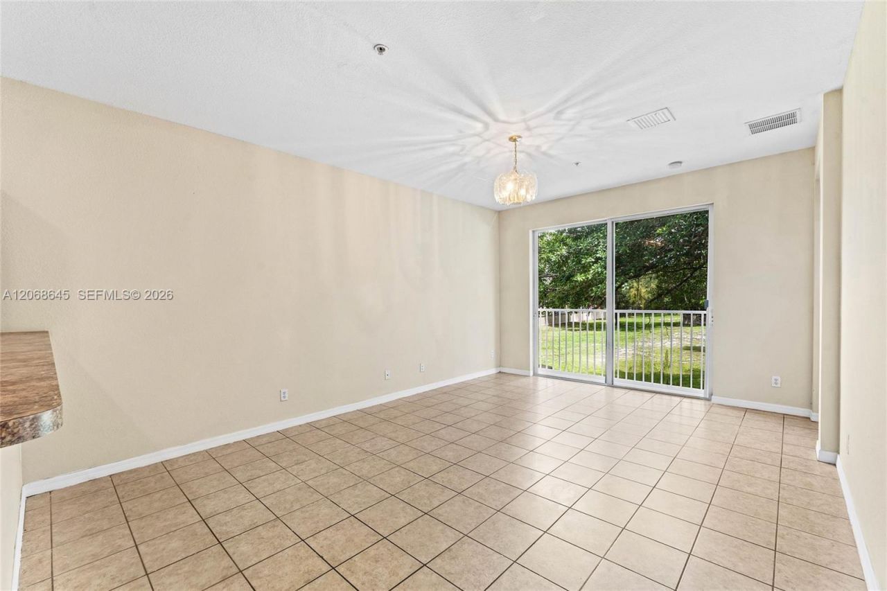 2004 Freeport Ln , Unit 4106, Riviera Beach, FL 33404 Photo