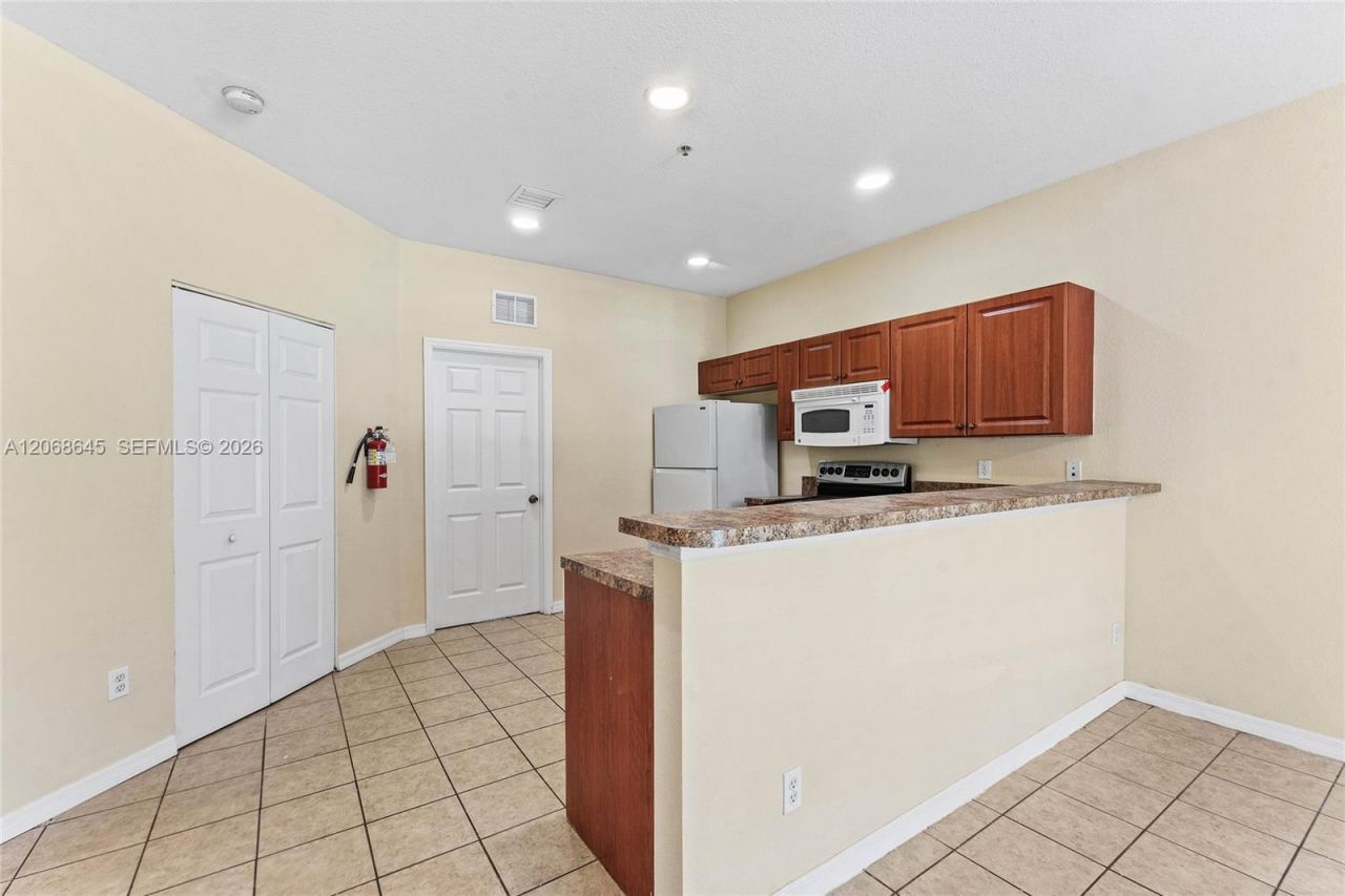 2004 Freeport Ln , Unit 4106, Riviera Beach, FL 33404 Photo