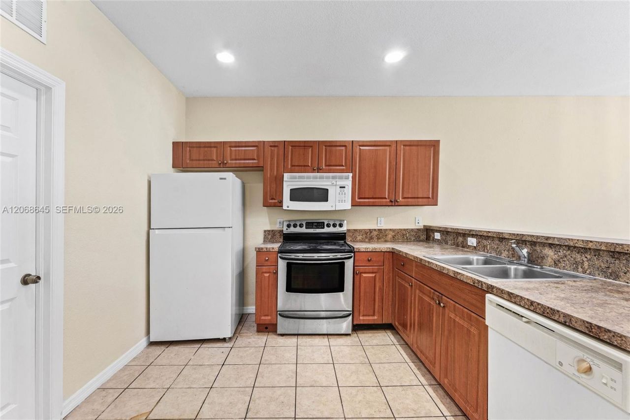 2004 Freeport Ln , Unit 4106, Riviera Beach, FL 33404 Photo