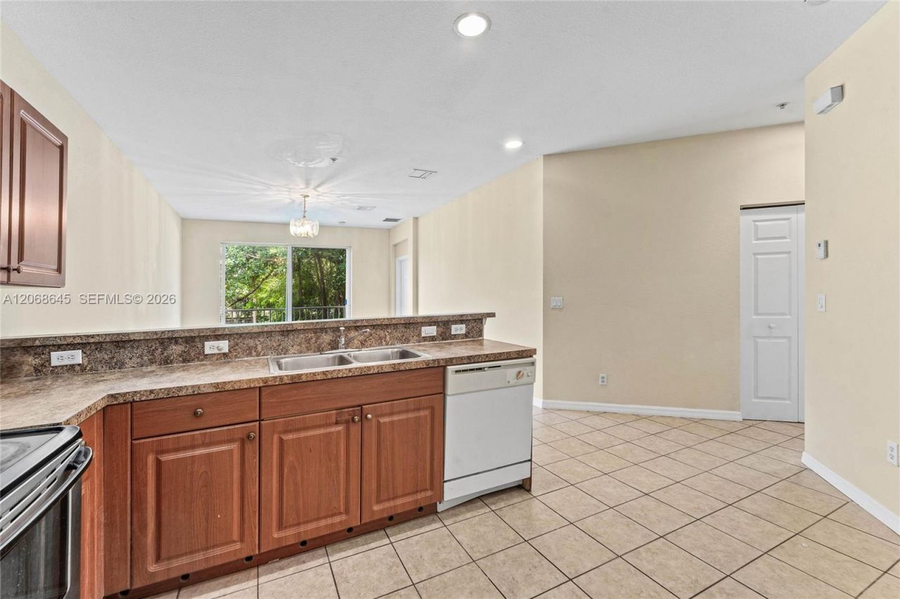 2004 Freeport Ln , Unit 4106, Riviera Beach, FL 33404 Photo