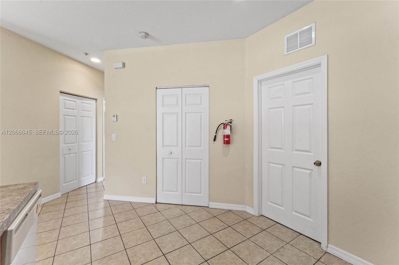2004 Freeport Ln , Unit 4106, Riviera Beach, FL 33404 Photo