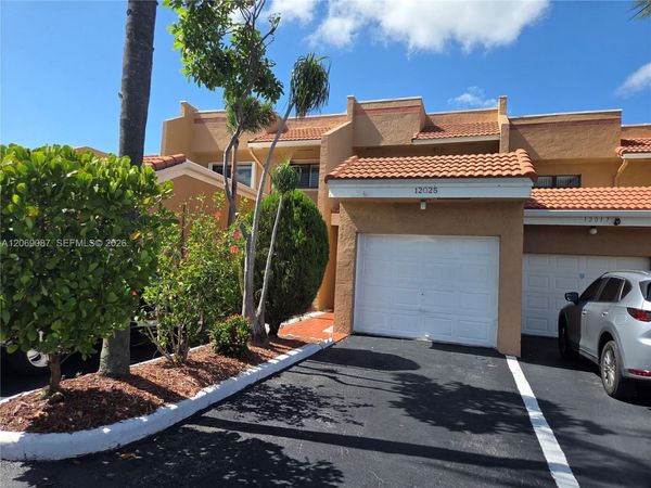 12025 S Las Palmas Dr, Unit 12025, Pembroke Pines, FL 33025