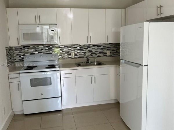 2222 Van Buren St, Unit D-12, Hollywood, FL 33020