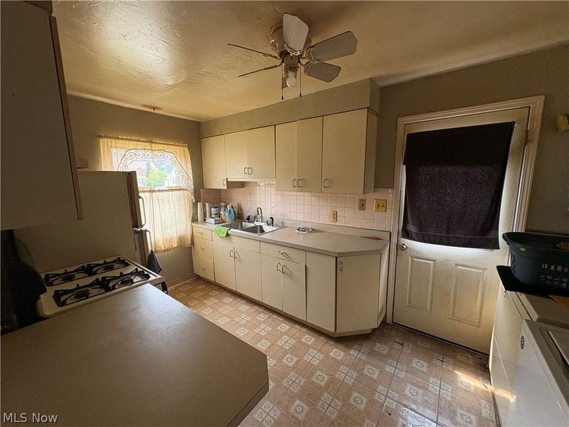 14448 Cleminshaw Road, Cleveland, OH 44135 Photo 6