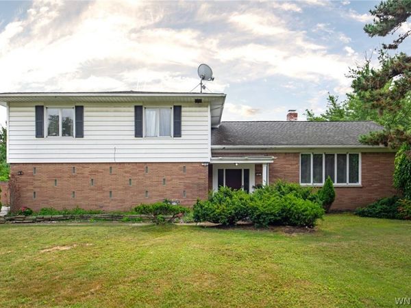 66 Four Seasons Road W, Buffalo, NY 14226