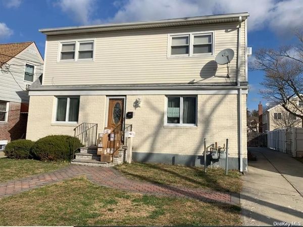 76-29 271st Street , Unit 2nd Fl, New Hyde Park, NY 11040