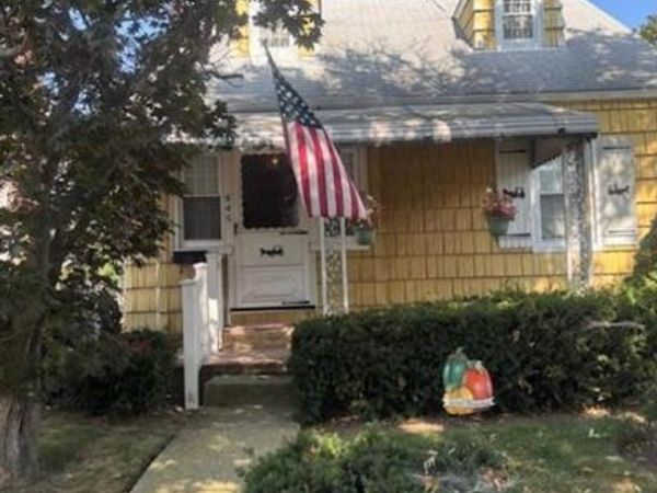 545 6th Avenue , New Hyde Park, NY 11040