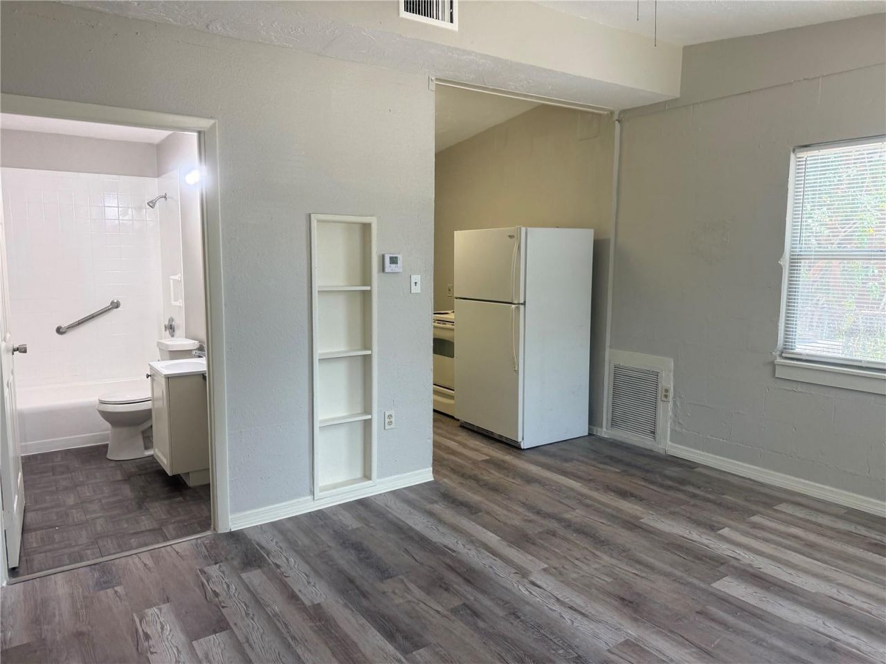 2425 Dixie Avenue , Sarasota, FL 34234 Photo