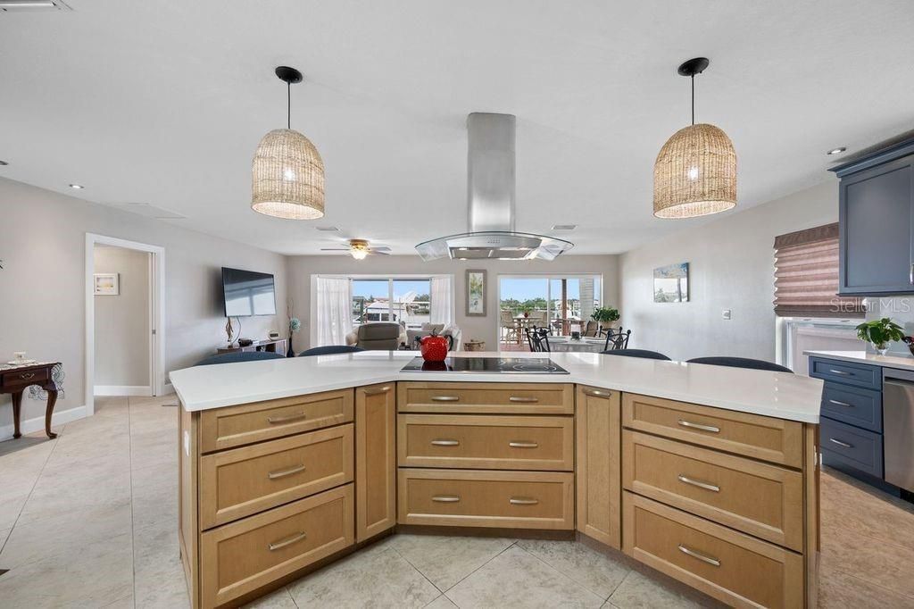 530 79th Street S, Saint Petersburg, FL 33707 Photo