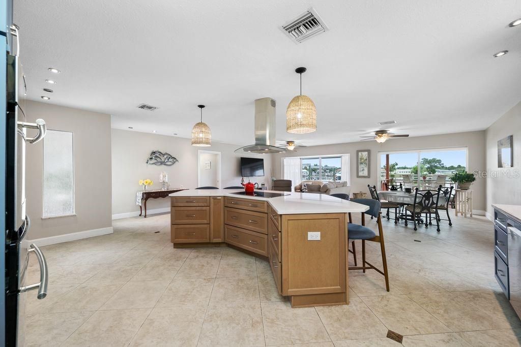 530 79th Street S, Saint Petersburg, FL 33707 Photo