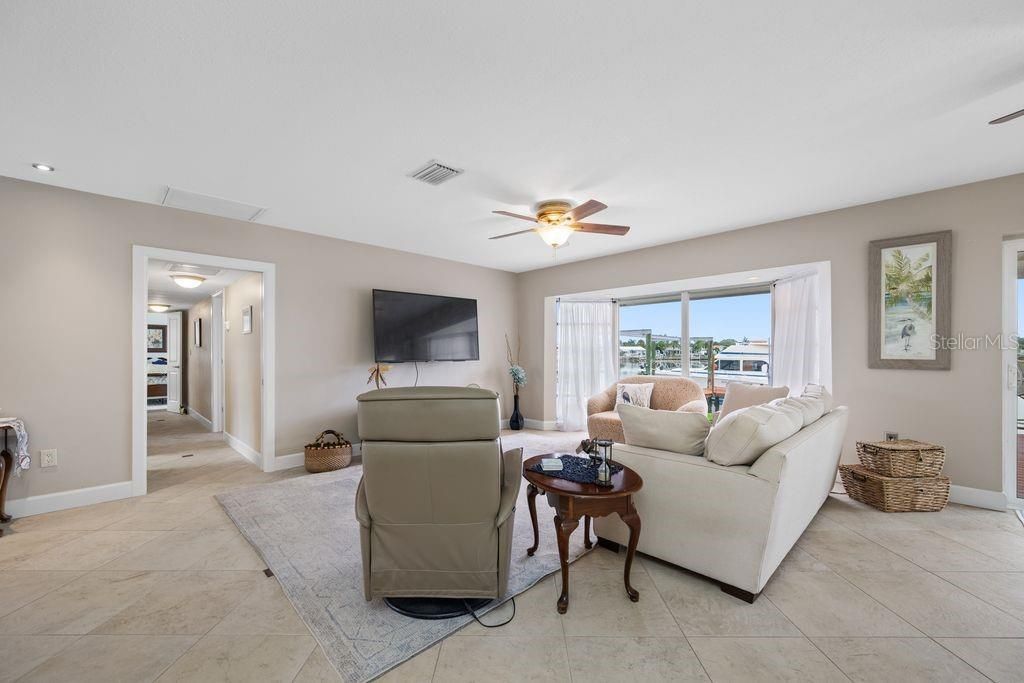 530 79th Street S, Saint Petersburg, FL 33707 Photo