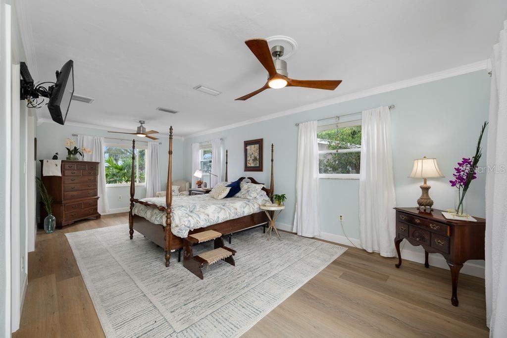 530 79th Street S, Saint Petersburg, FL 33707 Photo