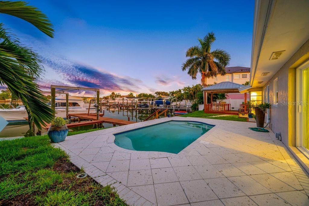530 79th Street S, Saint Petersburg, FL 33707 Photo