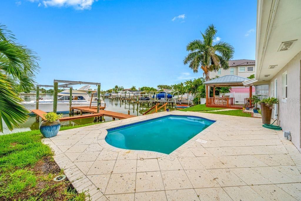 530 79th Street S, Saint Petersburg, FL 33707 Photo