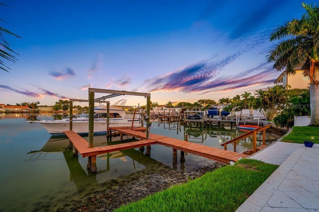 530 79th Street S, Saint Petersburg, FL 33707 Photo