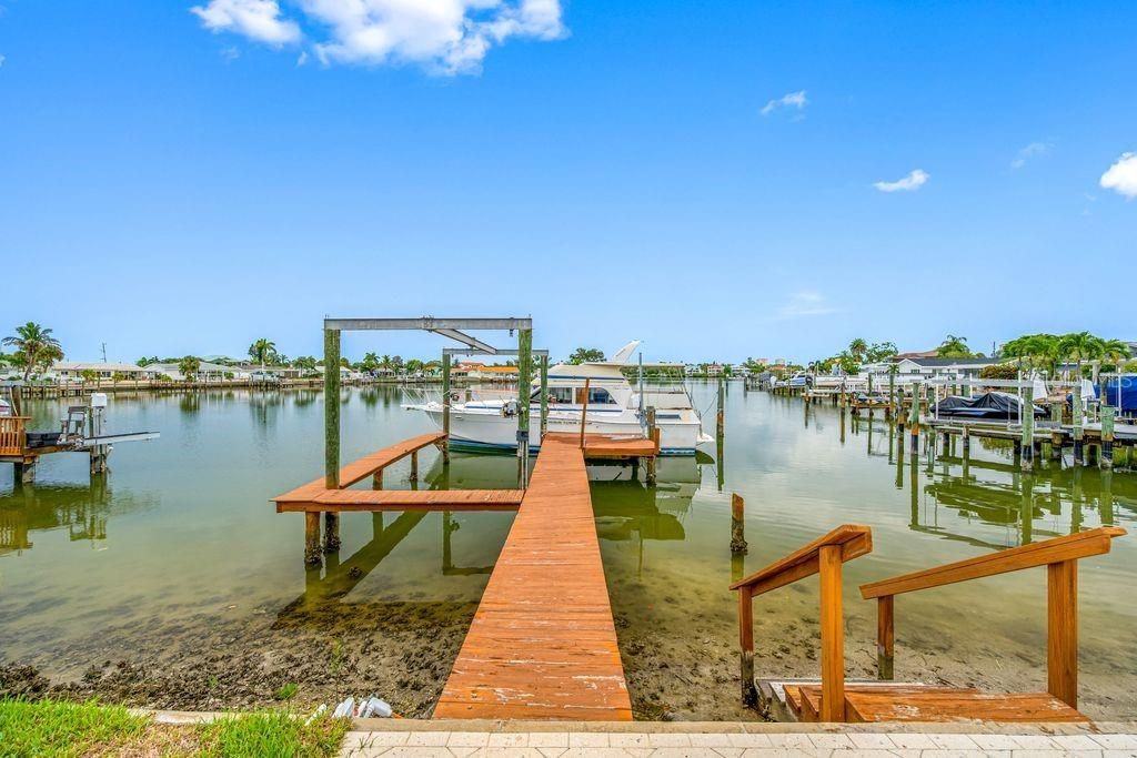 530 79th Street S, Saint Petersburg, FL 33707 Photo