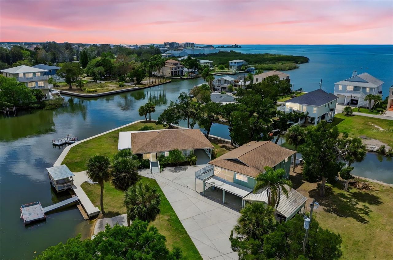 14539 Coffey Lane, Hudson, FL 34667 Main Photo