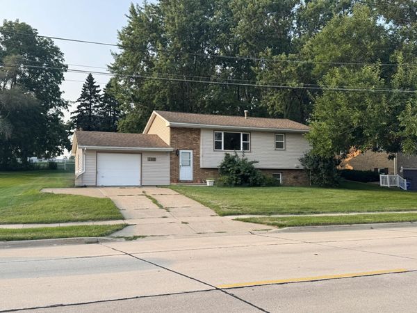 209 E Main Street, Epworth, IA 52045