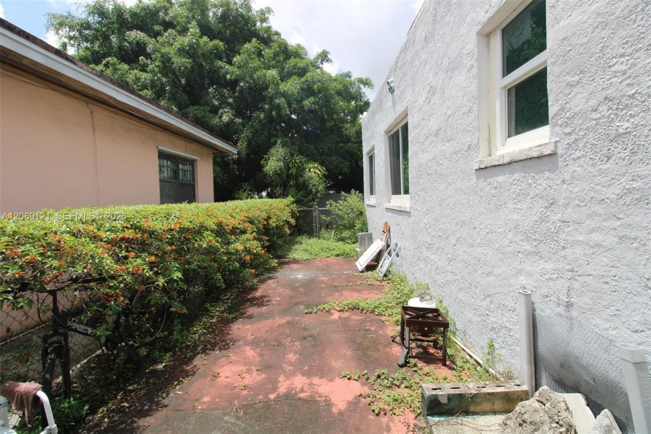 7010 NW 6th Ave, Miami, FL 33150 Photo