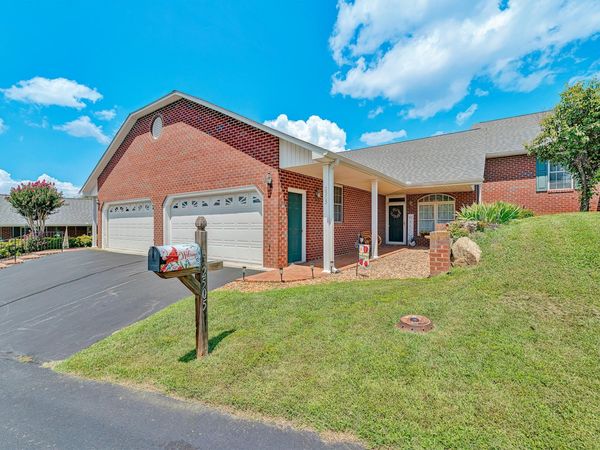 2505 Feather Garden CIR , Vinton, VA 24179