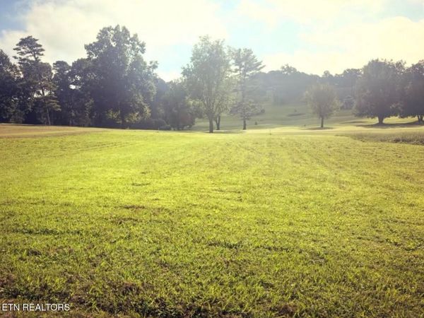 Golfers Lane, LaFollette, TN 37766