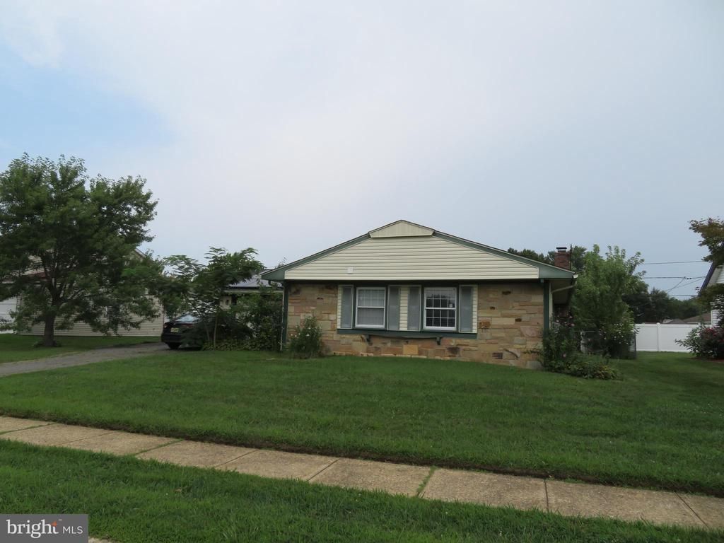 49 Gabriel Lane, Willingboro, NJ 08046 Main Photo