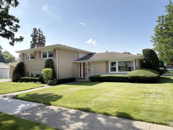 801 S See Gwun Avenue , Mount Prospect, IL 60056
