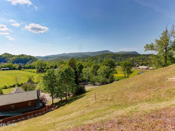 1801 Stone Wood Way , Pigeon Forge, TN 37862
