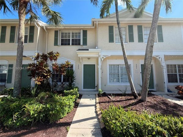 9820 NW 56th Pl , Coral Springs, FL 33076