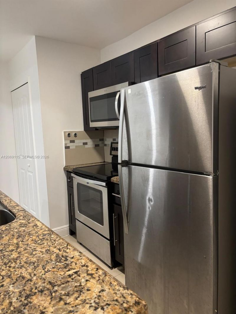 18344 NW 68th Ave, Unit G, Hialeah, FL 33015 Photo