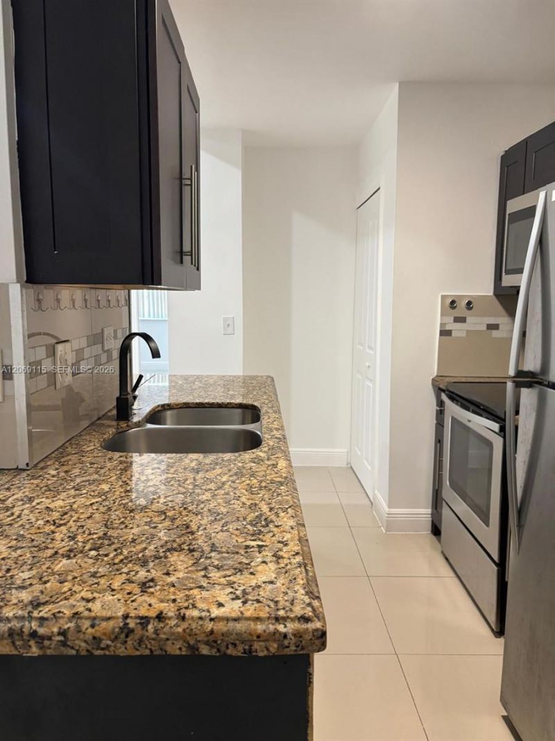 18344 NW 68th Ave, Unit G, Hialeah, FL 33015 Photo