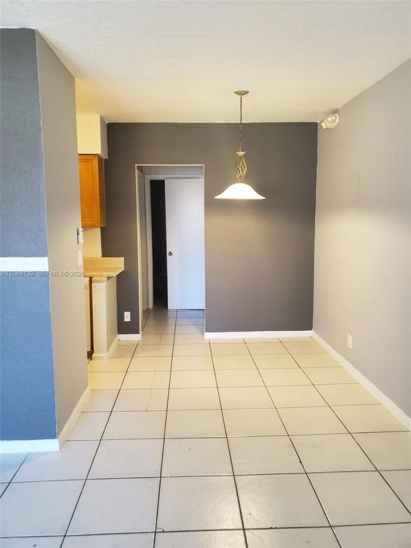 280 SW 11th Ave , Unit 18, Hallandale Beach, FL 33009 Photo